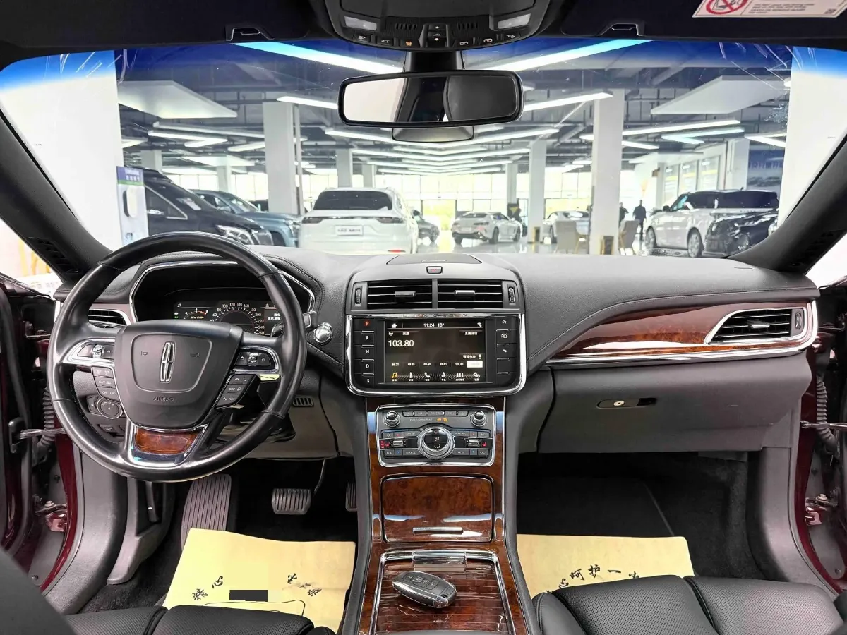 2018 Lincoln Continental 2.0T 261HP L4 6AT,autocango,china used car exporter,china ev exporter,chinese used car exporter,chinese used ev exporter