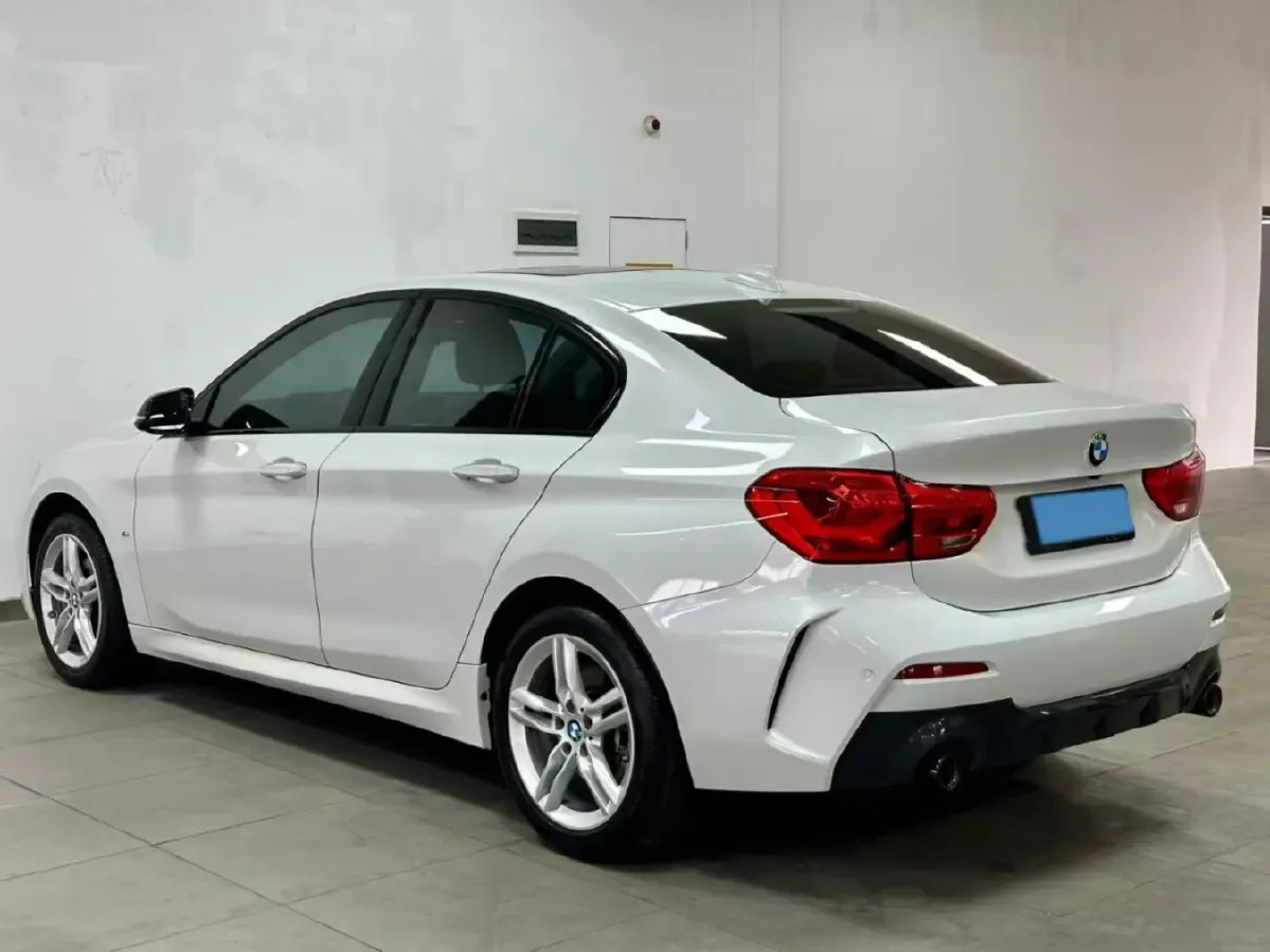 2021 BMW 1 Series 1.5T 140HP L3 7DCT,autocango,china used car exporter,china ev exporter,chinese used car exporter,chinese used ev exporter