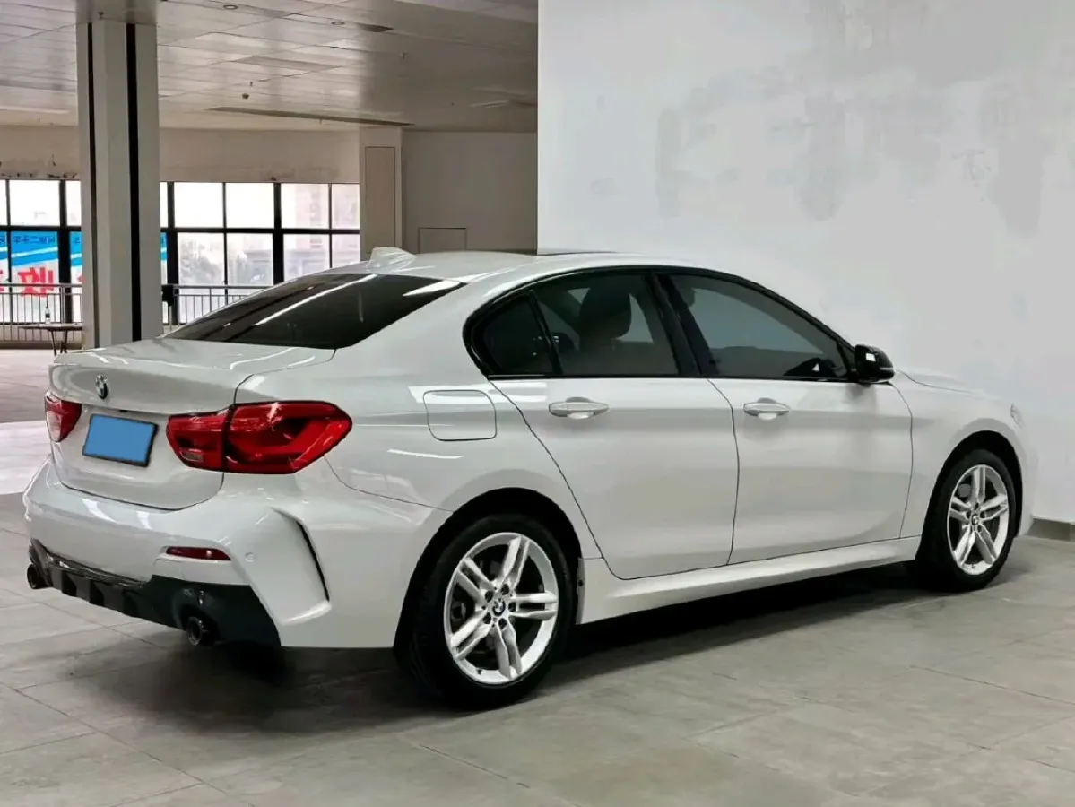 2021 BMW 1 Series 1.5T 140HP L3 7DCT,autocango,china used car exporter,china ev exporter,chinese used car exporter,chinese used ev exporter