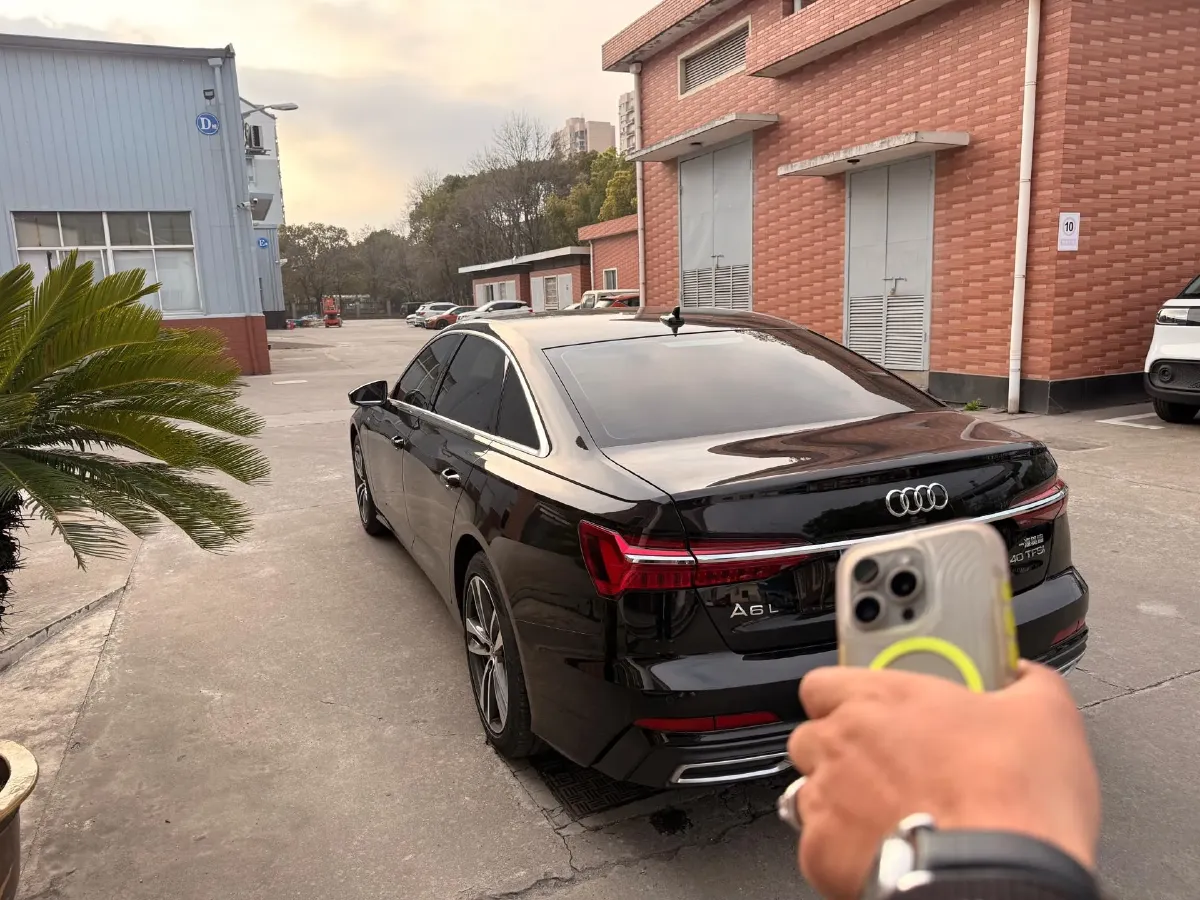 2021 Audi A6L 2.0T 190HP L4 7DCT,autocango,china used car exporter,china ev exporter,chinese used car exporter,chinese used ev exporter