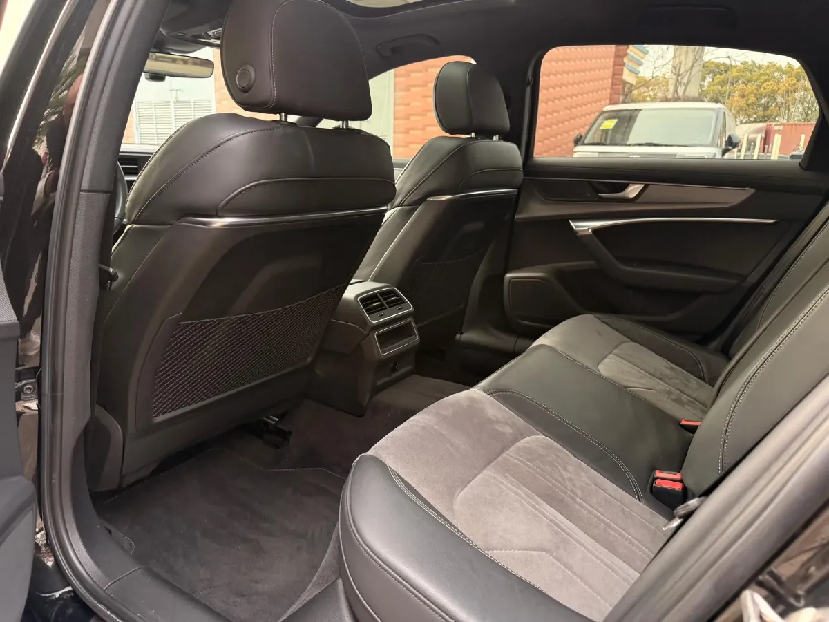 2021 Audi A6L 2.0T 190HP L4 7DCT,autocango,china used car exporter,china ev exporter,chinese used car exporter,chinese used ev exporter