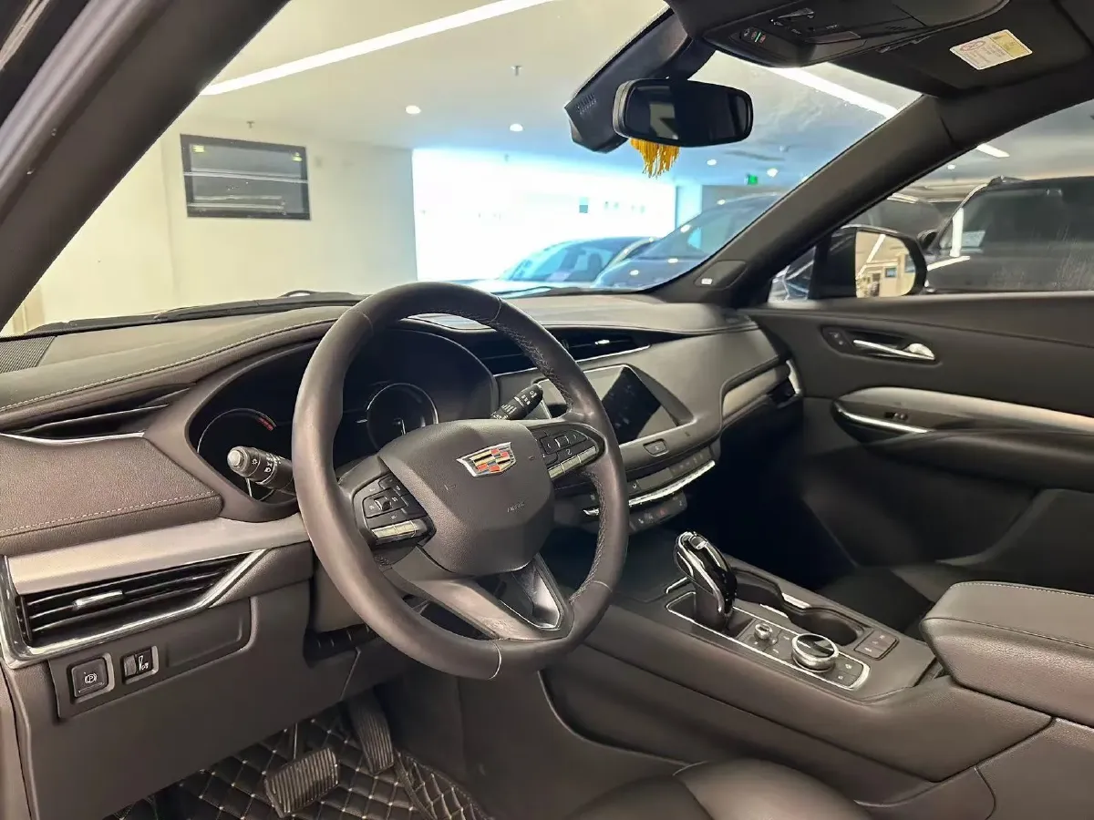 2020 Cadillac XT4 2.0T 237HP L4 9AT,autocango,china used car exporter,china ev exporter,chinese used car exporter,chinese used ev exporter