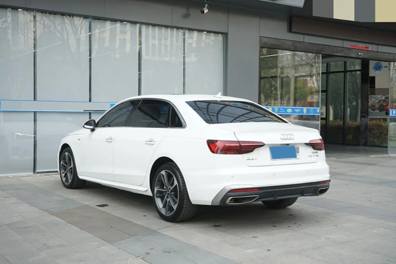 2022 Audi A4L 2.0T 190HP L4 7DCT,autocango,china used car exporter,china ev exporter,chinese used car exporter,chinese used ev exporter