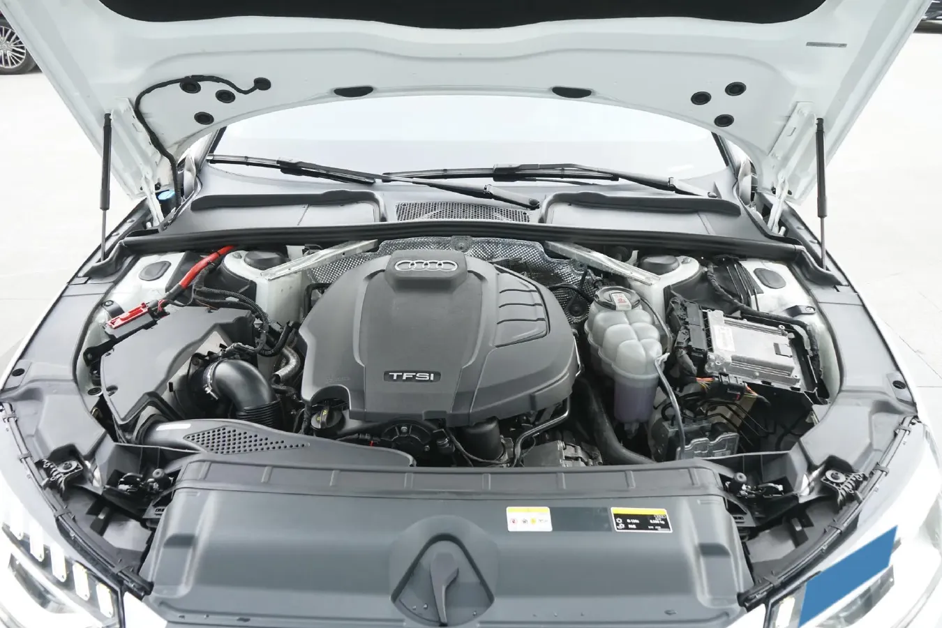 2022 Audi A4L 2.0T 190HP L4 7DCT,autocango,china used car exporter,china ev exporter,chinese used car exporter,chinese used ev exporter