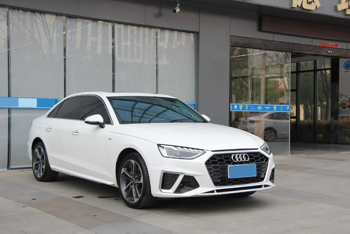 2022 Audi A4L 2.0T 190HP L4 7DCT,autocango,china used car exporter,china ev exporter,chinese used car exporter,chinese used ev exporter