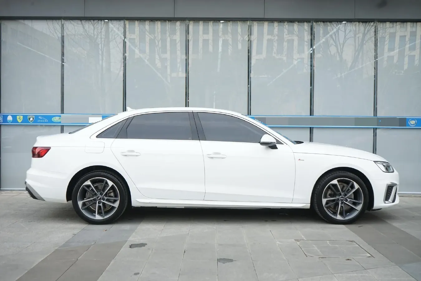 2022 Audi A4L 2.0T 190HP L4 7DCT,autocango,china used car exporter,china ev exporter,chinese used car exporter,chinese used ev exporter