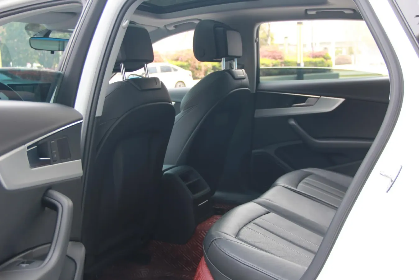 2022 Audi A4L 2.0T 190HP L4 7DCT,autocango,china used car exporter,china ev exporter,chinese used car exporter,chinese used ev exporter