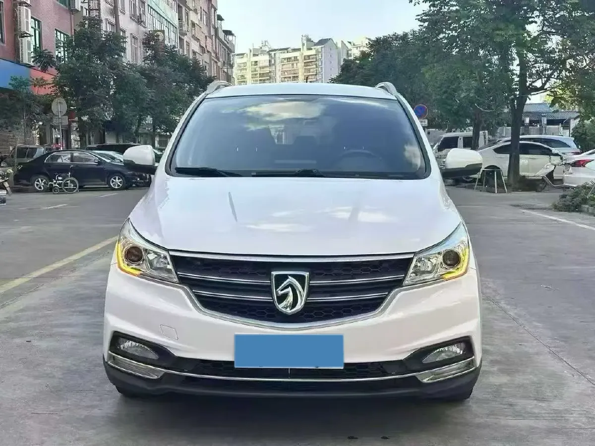 2019 BaoJun 730 1.5L 105HP L4 6MT,autocango,china used car exporter,china ev exporter,chinese used car exporter,chinese used ev exporter
