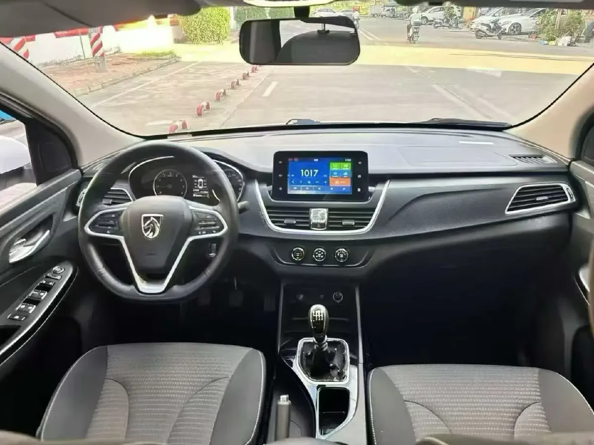 2019 BaoJun 730 1.5L 105HP L4 6MT,autocango,china used car exporter,china ev exporter,chinese used car exporter,chinese used ev exporter