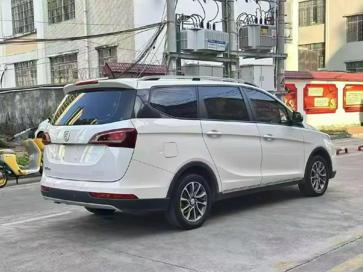 2019 BaoJun 730 1.5L 105HP L4 6MT,autocango,china used car exporter,china ev exporter,chinese used car exporter,chinese used ev exporter