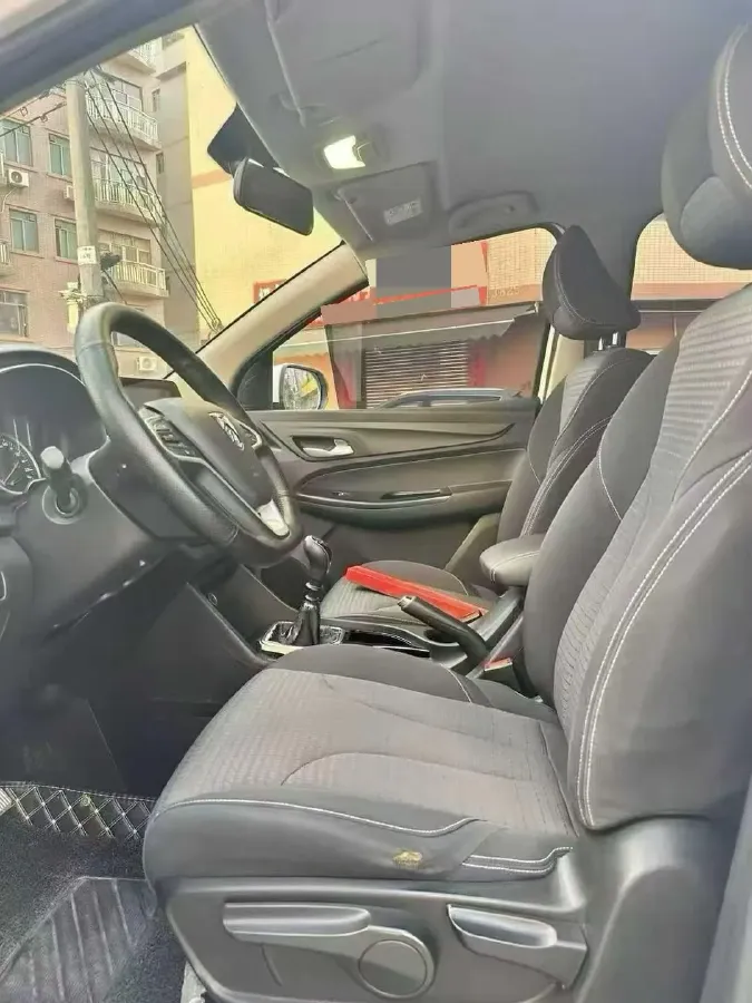 2019 BaoJun 730 1.5L 105HP L4 6MT,autocango,china used car exporter,china ev exporter,chinese used car exporter,chinese used ev exporter