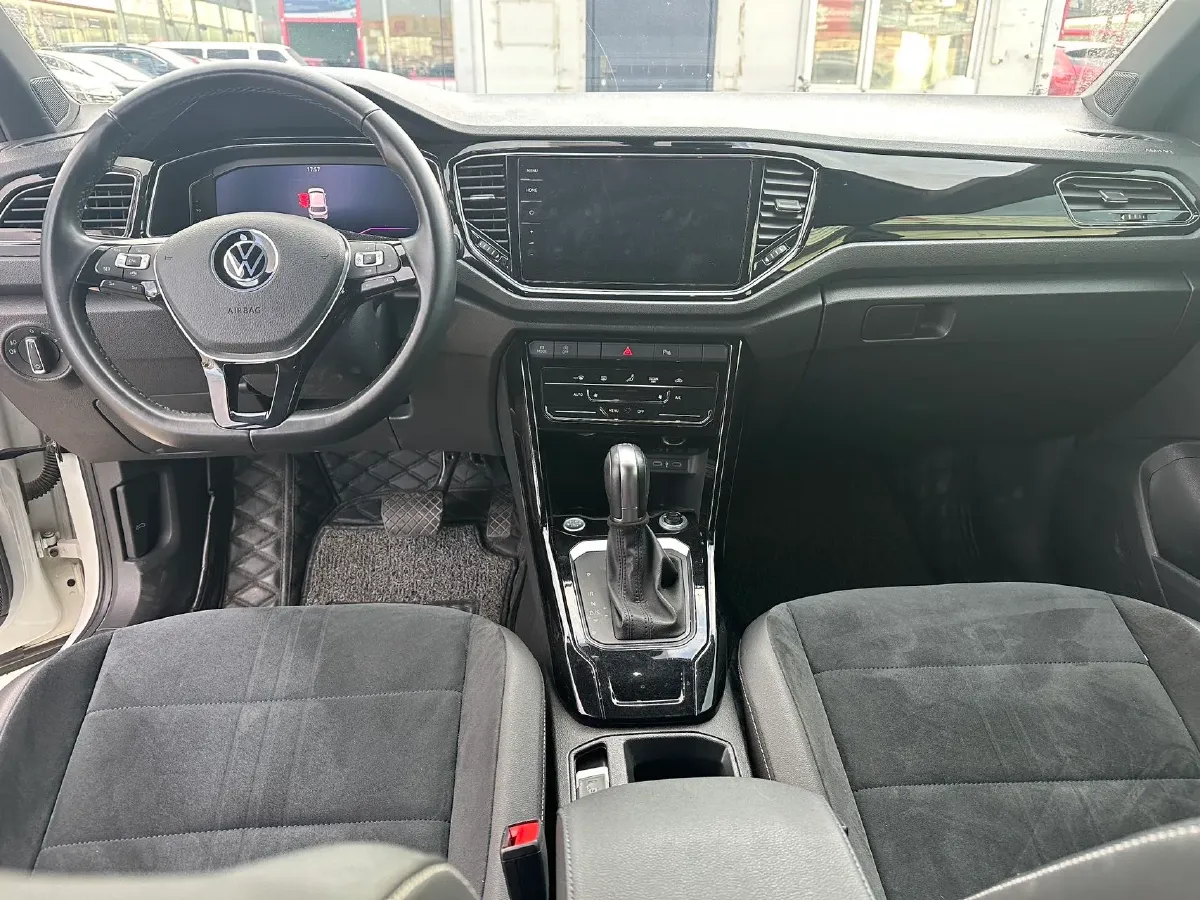 2021 Volkswagen T-Roc 1.4T 150HP L4 7DCT,autocango,china used car exporter,china ev exporter,chinese used car exporter,chinese used ev exporter