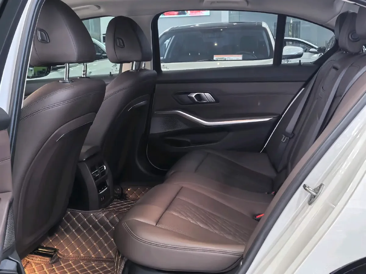 2023 BMW 3 Series 2.0T 156HP L4 8AT,autocango,china used car exporter,china ev exporter,chinese used car exporter,chinese used ev exporter