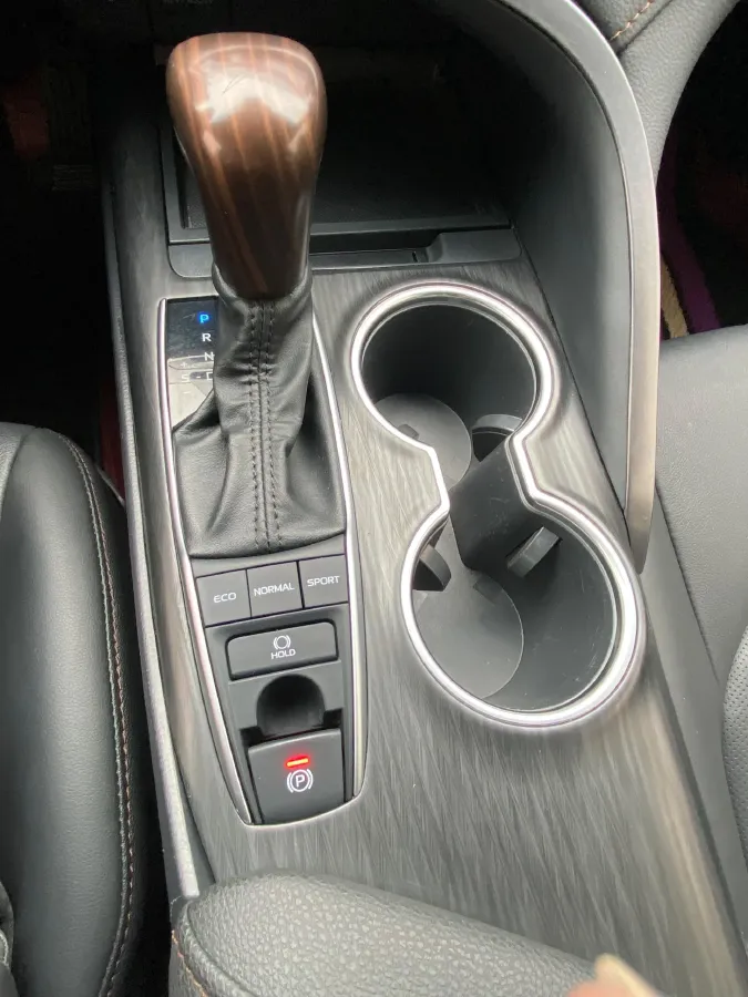 2021 Toyota Camry 2.5L 209HP L4 8AT,autocango,china used car exporter,china ev exporter,chinese used car exporter,chinese used ev exporter