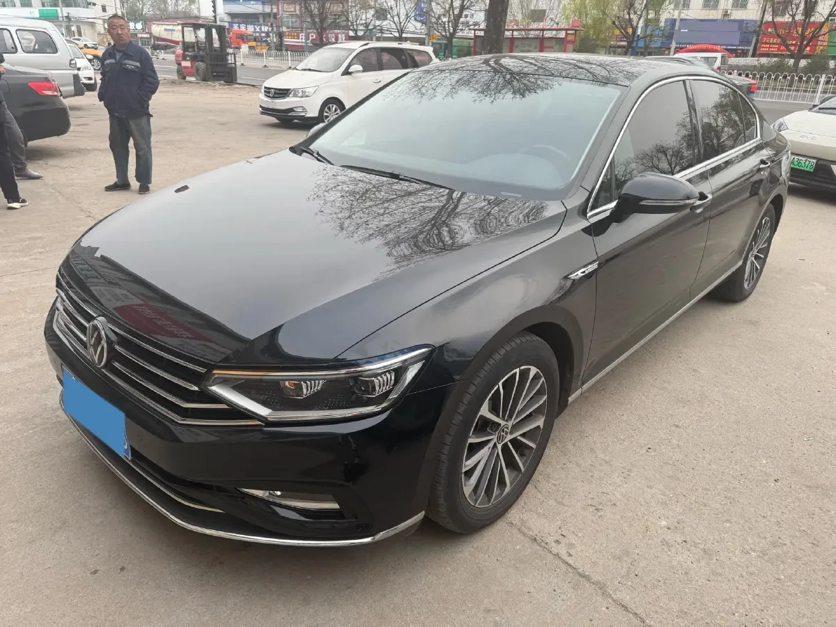 2020 Volkswagen Magotan 2.0T 220HP L4 7DCT,autocango,china used car exporter,china ev exporter,chinese used car exporter,chinese used ev exporter