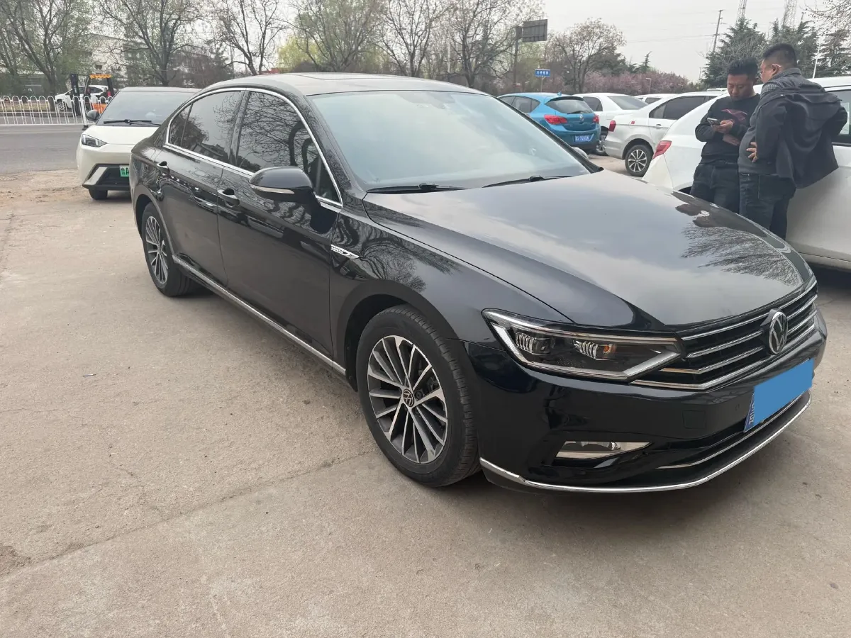 2020 Volkswagen Magotan 2.0T 220HP L4 7DCT,autocango,china used car exporter,china ev exporter,chinese used car exporter,chinese used ev exporter