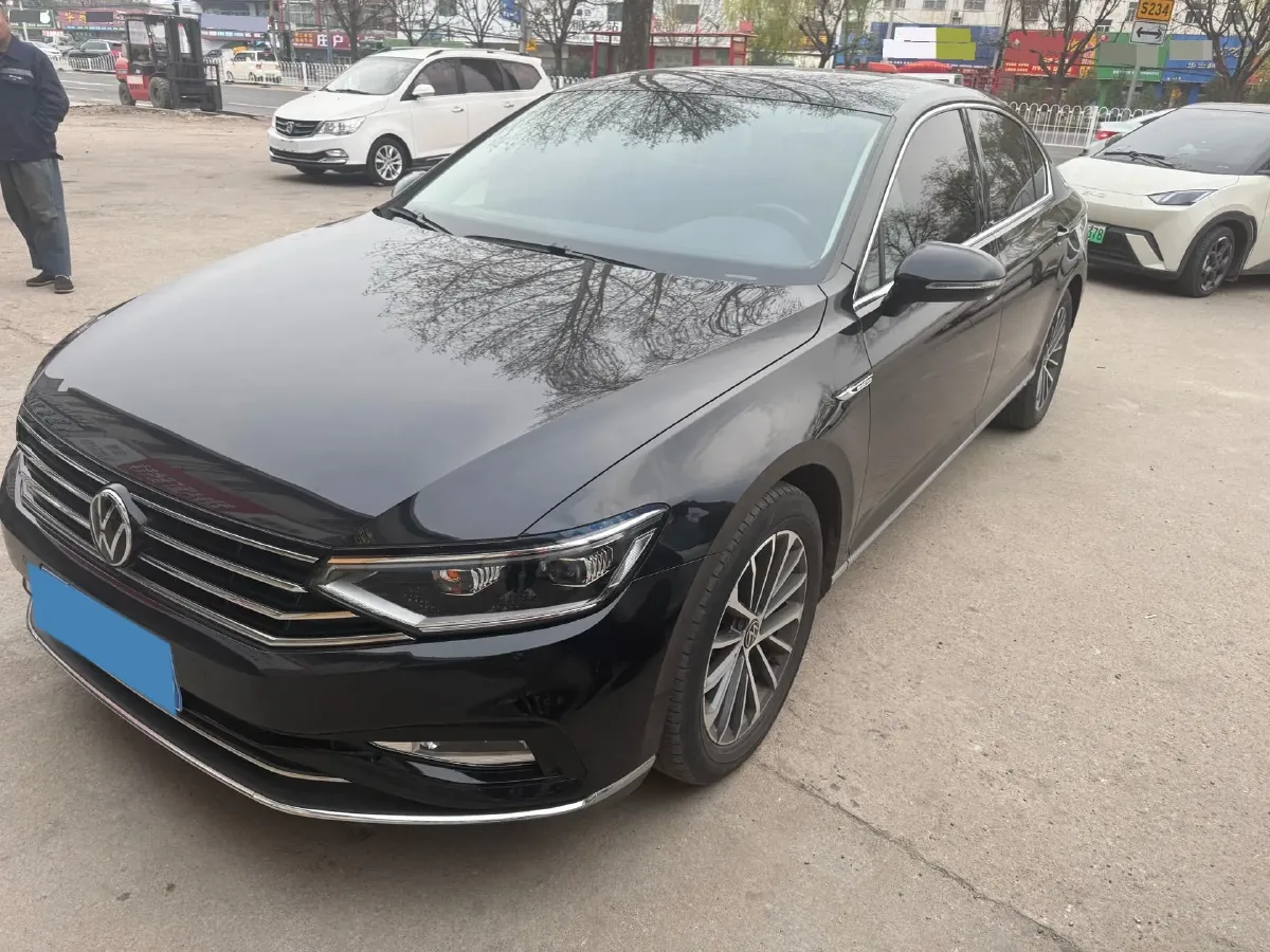 2020 Volkswagen Magotan 2.0T 220HP L4 7DCT,autocango,china used car exporter,china ev exporter,chinese used car exporter,chinese used ev exporter