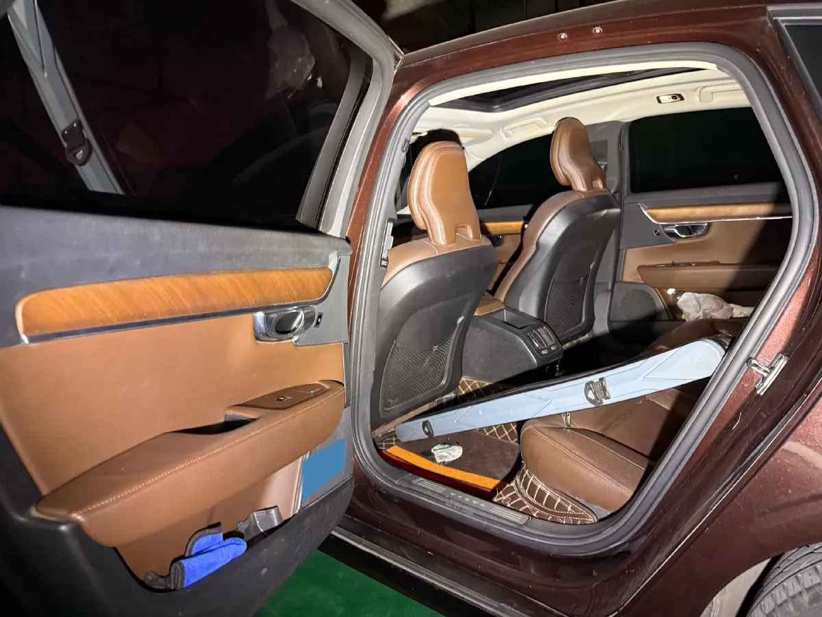 2020 Volvo S90 2.0T 254HP L4 8AT,autocango,china used car exporter,china ev exporter,chinese used car exporter,chinese used ev exporter