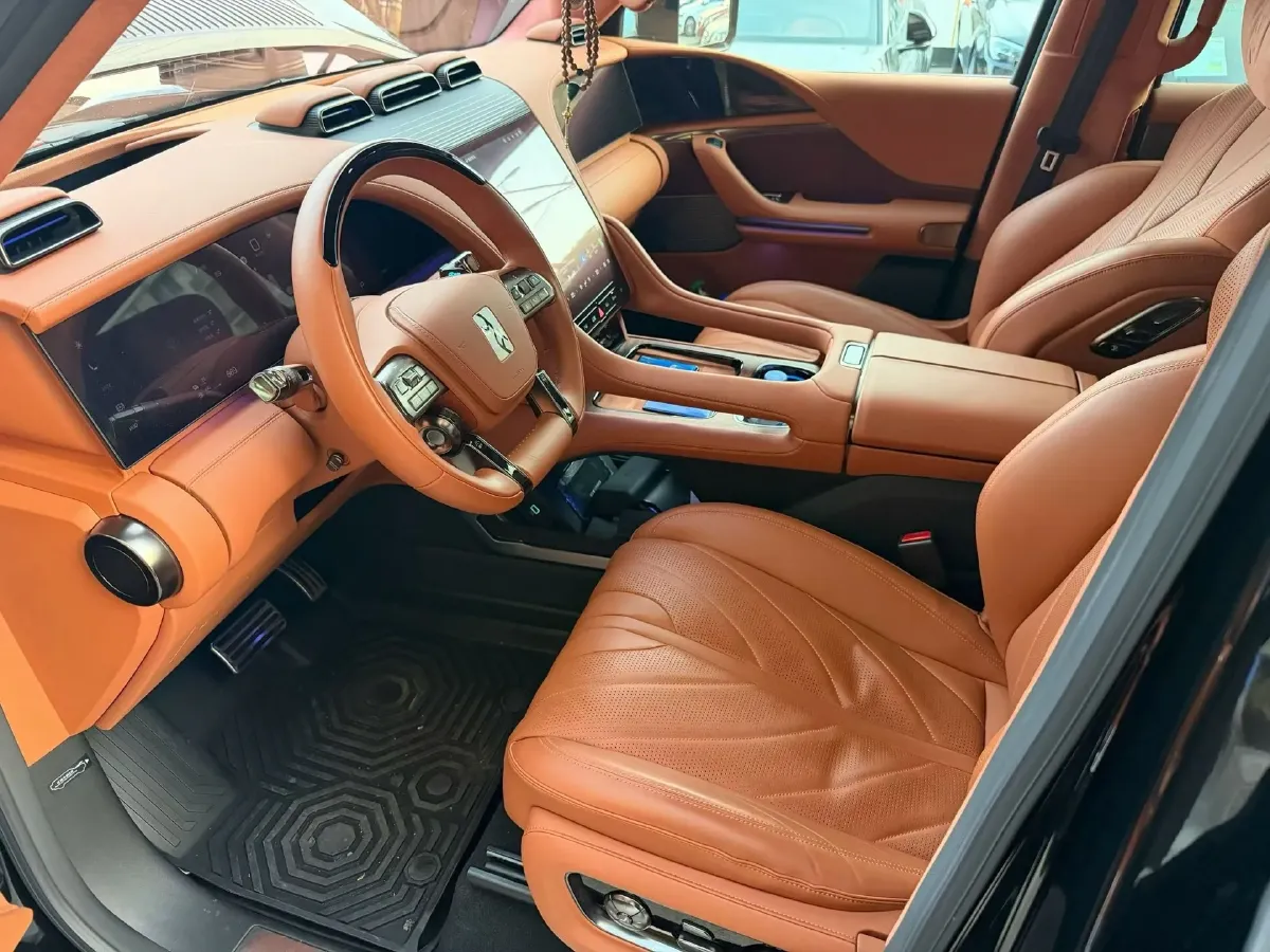 2023 YangWang U8 2.0T 272HP L4 REEV 49.05KWH,autocango,china used car exporter,china ev exporter,chinese used car exporter,chinese used ev exporter