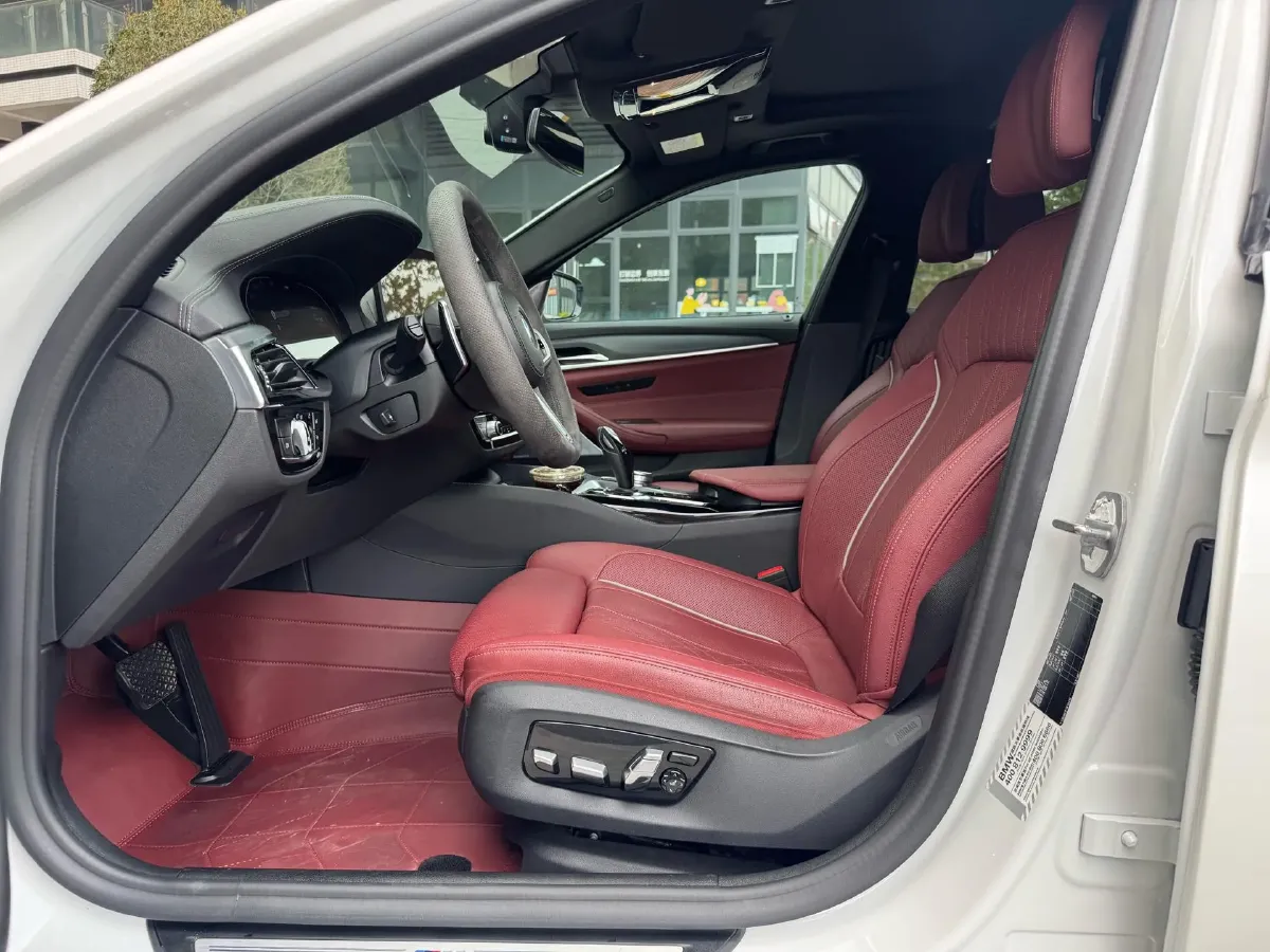 2021 BMW 5 Series 2.0T 252HP L4 8AT,autocango,china used car exporter,china ev exporter,chinese used car exporter,chinese used ev exporter