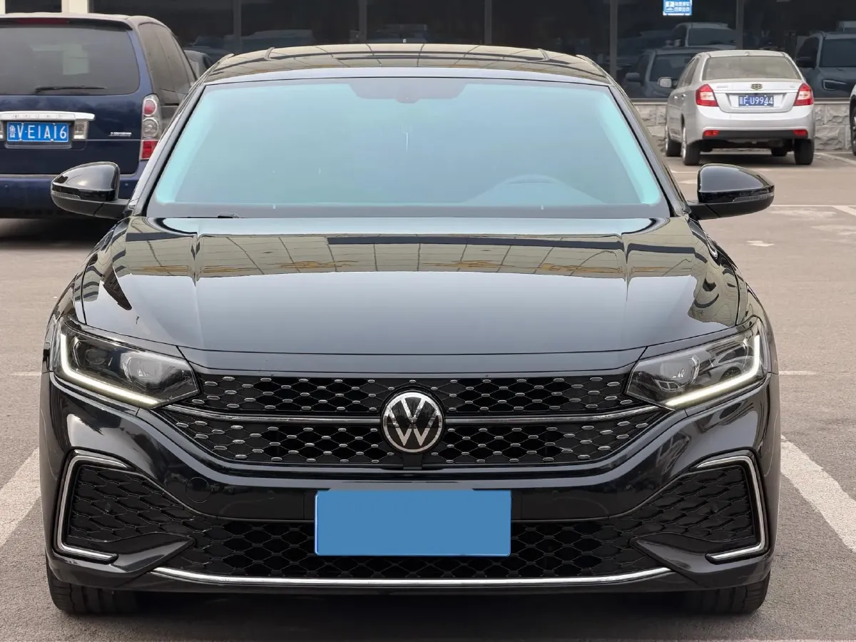 2024 Volkswagen Passat 2.0T 220HP L4 7DCT,autocango,china used car exporter,china ev exporter,chinese used car exporter,chinese used ev exporter