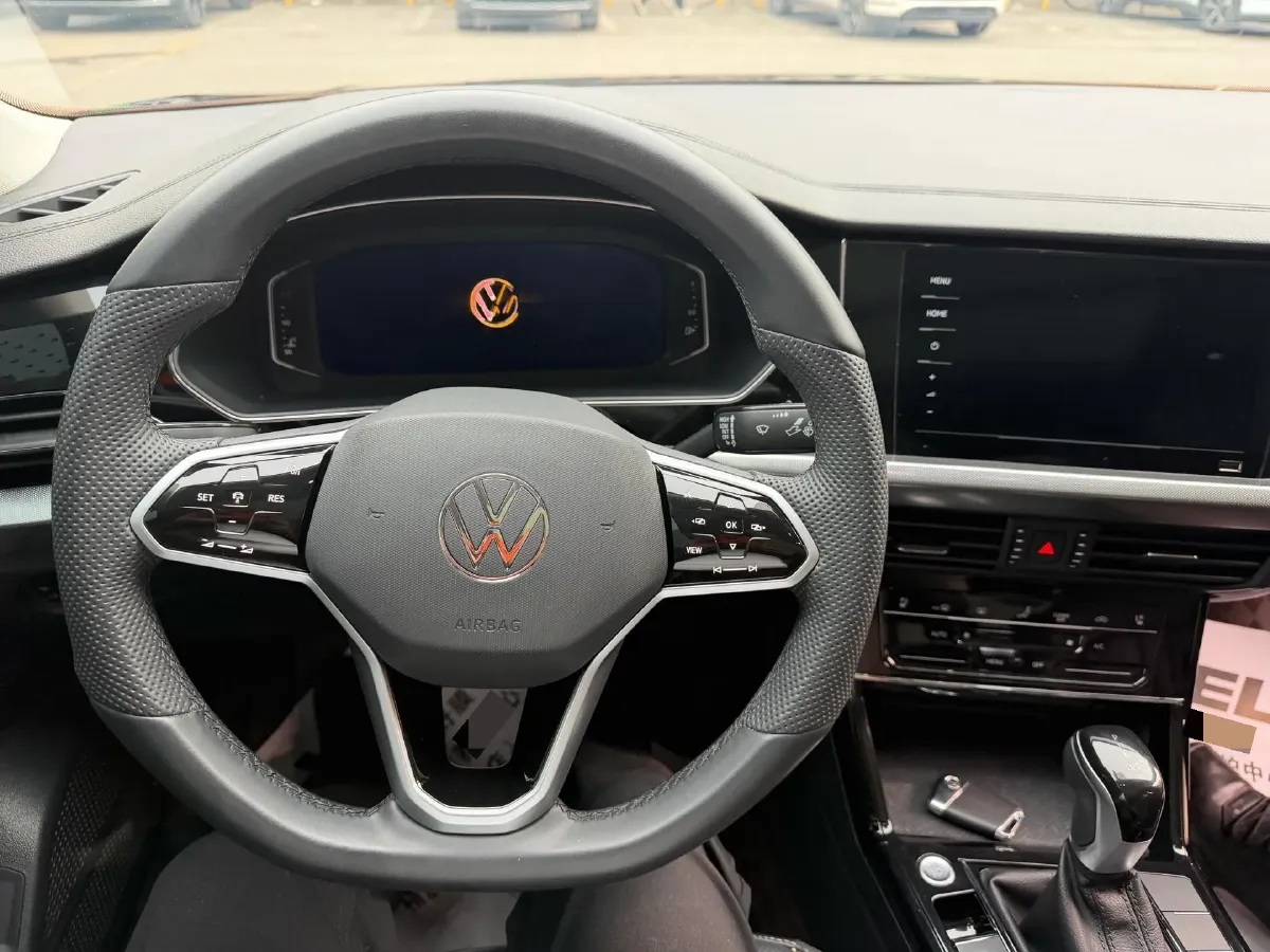 2024 Volkswagen Passat 2.0T 220HP L4 7DCT,autocango,china used car exporter,china ev exporter,chinese used car exporter,chinese used ev exporter