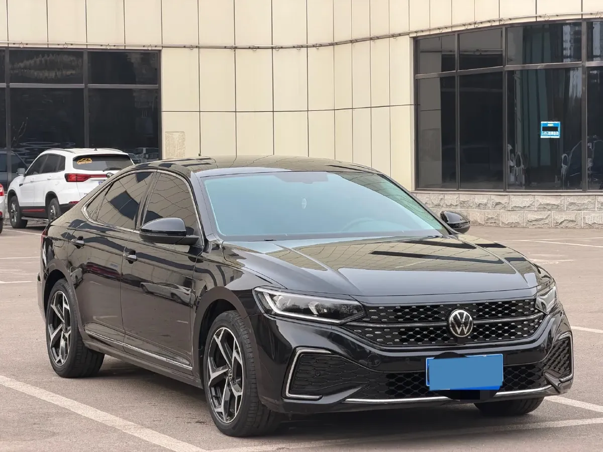 2024 Volkswagen Passat 2.0T 220HP L4 7DCT,autocango,china used car exporter,china ev exporter,chinese used car exporter,chinese used ev exporter