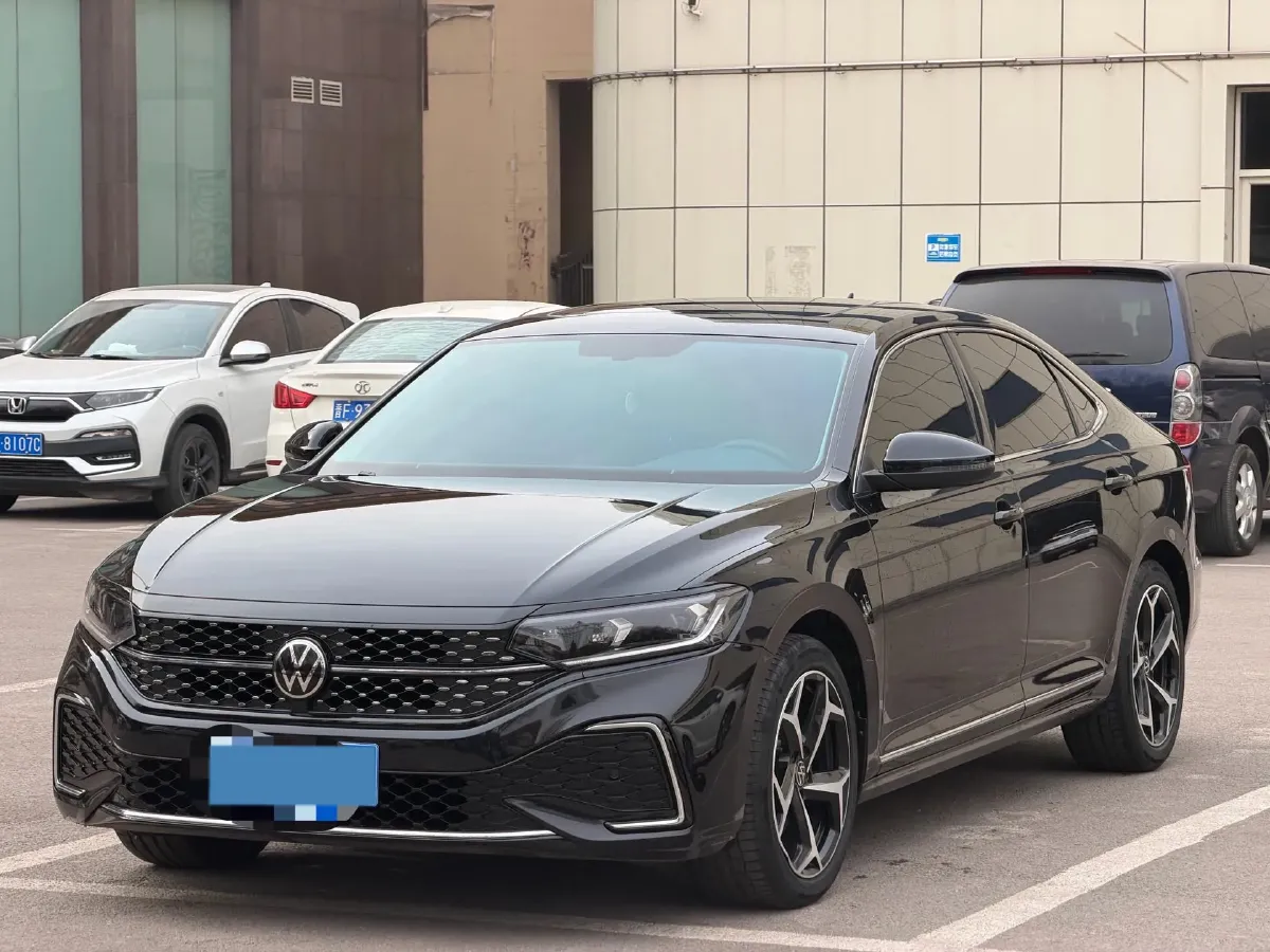 2024 Volkswagen Passat 2.0T 220HP L4 7DCT,autocango,china used car exporter,china ev exporter,chinese used car exporter,chinese used ev exporter