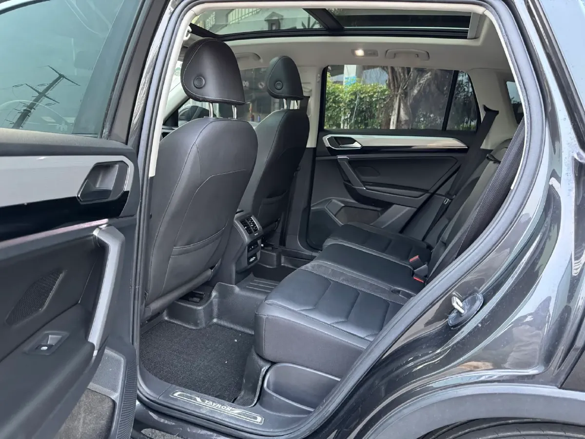 2019 Jeep Cherokee 2.0T 234HP L4 9AT,autocango,china used car exporter,china ev exporter,chinese used car exporter,chinese used ev exporter