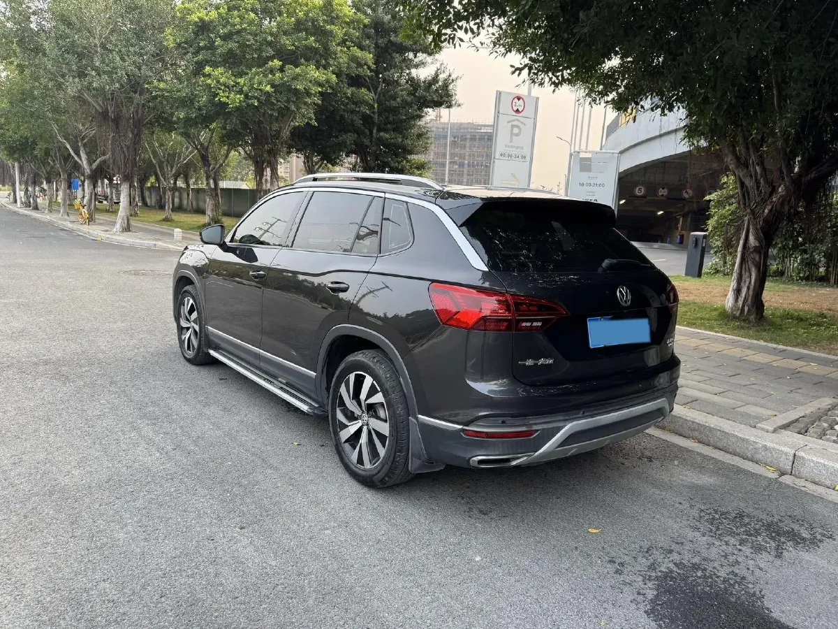 2019 Jeep Cherokee 2.0T 234HP L4 9AT,autocango,china used car exporter,china ev exporter,chinese used car exporter,chinese used ev exporter