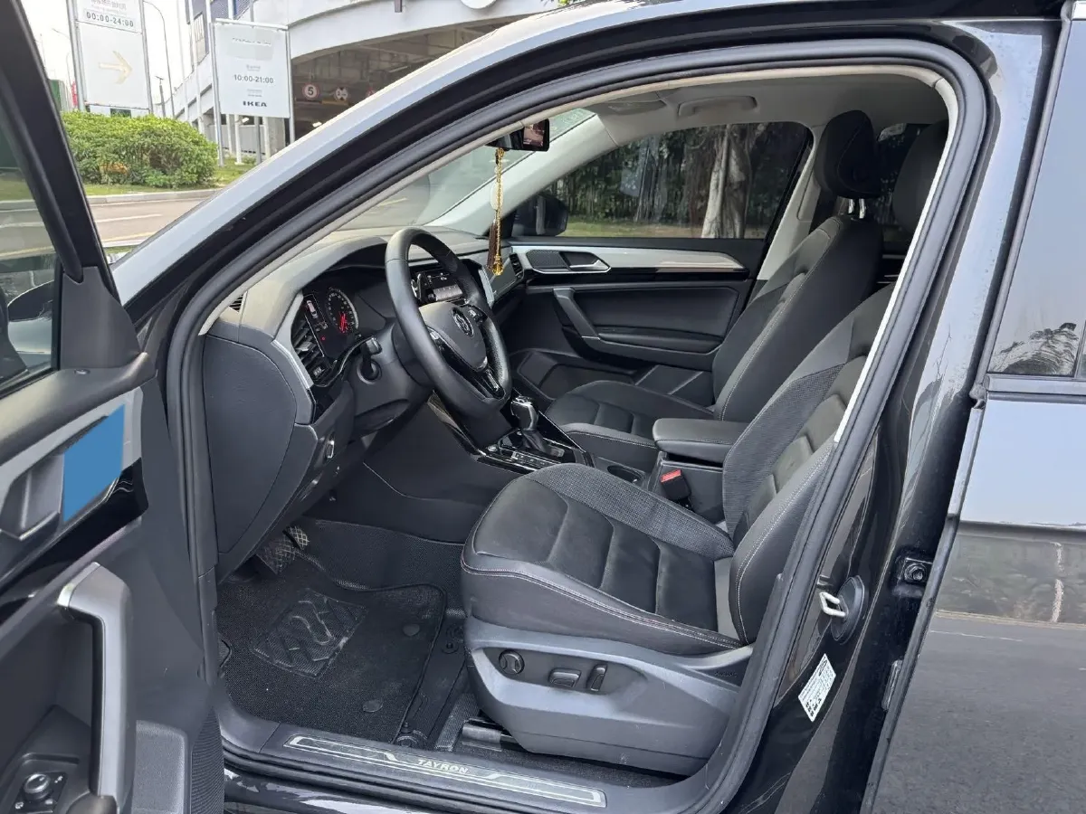 2019 Jeep Cherokee 2.0T 234HP L4 9AT,autocango,china used car exporter,china ev exporter,chinese used car exporter,chinese used ev exporter