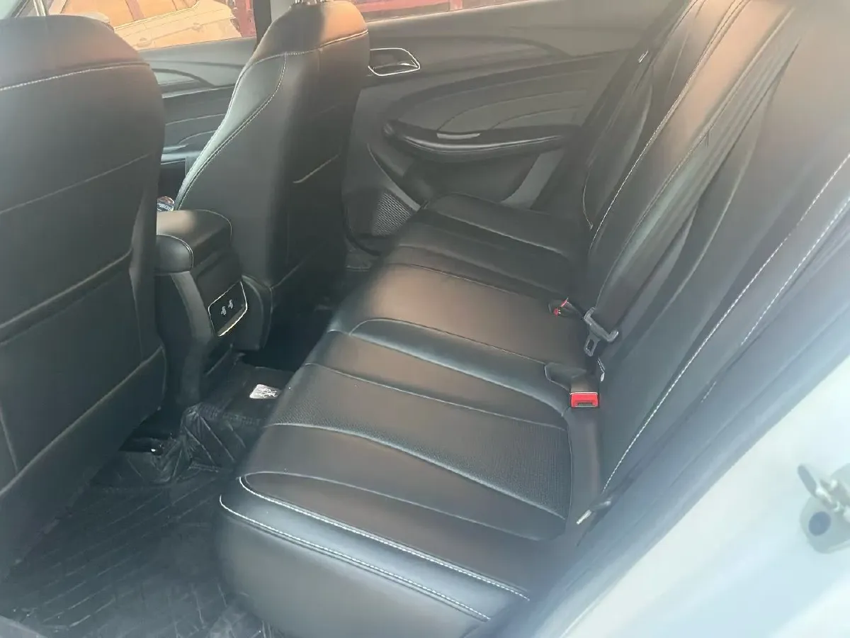 2020 Roewe i5 1.5L 120HP L4 CVT,autocango,china used car exporter,china ev exporter,chinese used car exporter,chinese used ev exporter