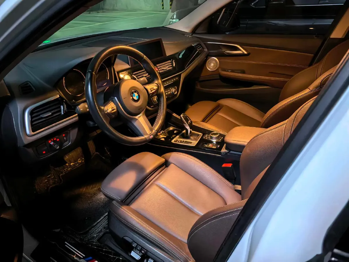 2021 BMW 1 Series 1.5T 140HP L3 7DCT,autocango,china used car exporter,china ev exporter,chinese used car exporter,chinese used ev exporter