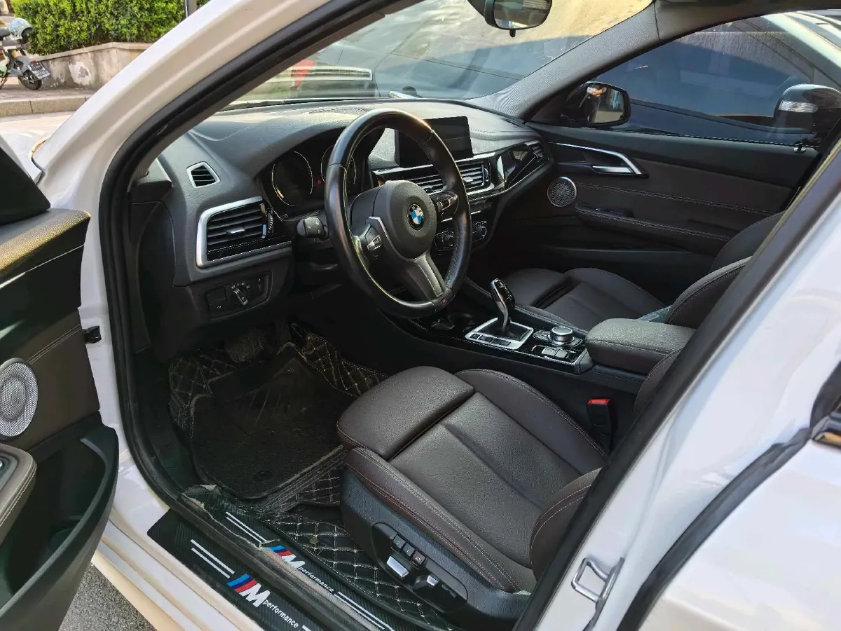 2021 BMW 1 Series 1.5T 140HP L3 7DCT,autocango,china used car exporter,china ev exporter,chinese used car exporter,chinese used ev exporter