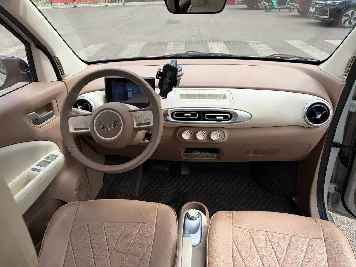 2025 WuLing HongGuang MINI EV BEV 16.2KWH,autocango,china used car exporter,china ev exporter,chinese used car exporter,chinese used ev exporter