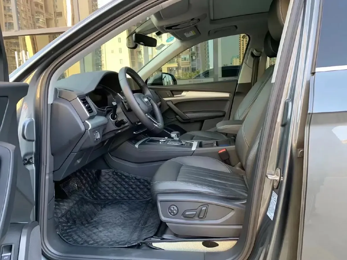 2020 Audi Q5L 2.0T 190HP L4 7DCT,autocango,china used car exporter,china ev exporter,chinese used car exporter,chinese used ev exporter