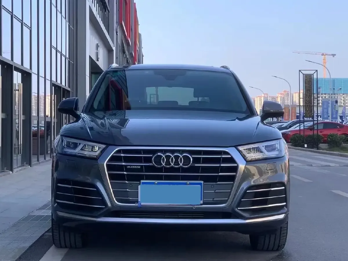 2020 Audi Q5L 2.0T 190HP L4 7DCT,autocango,china used car exporter,china ev exporter,chinese used car exporter,chinese used ev exporter
