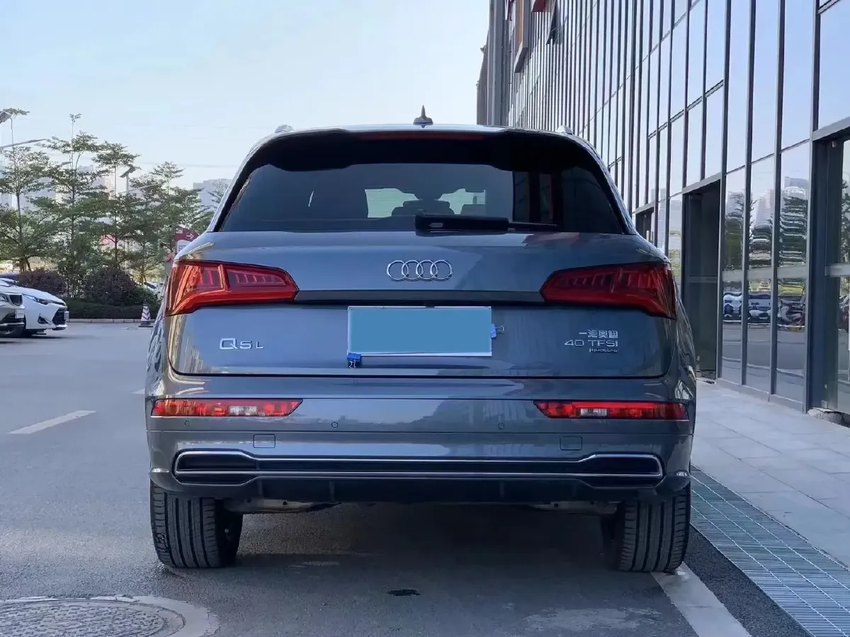 2020 Audi Q5L 2.0T 190HP L4 7DCT,autocango,china used car exporter,china ev exporter,chinese used car exporter,chinese used ev exporter