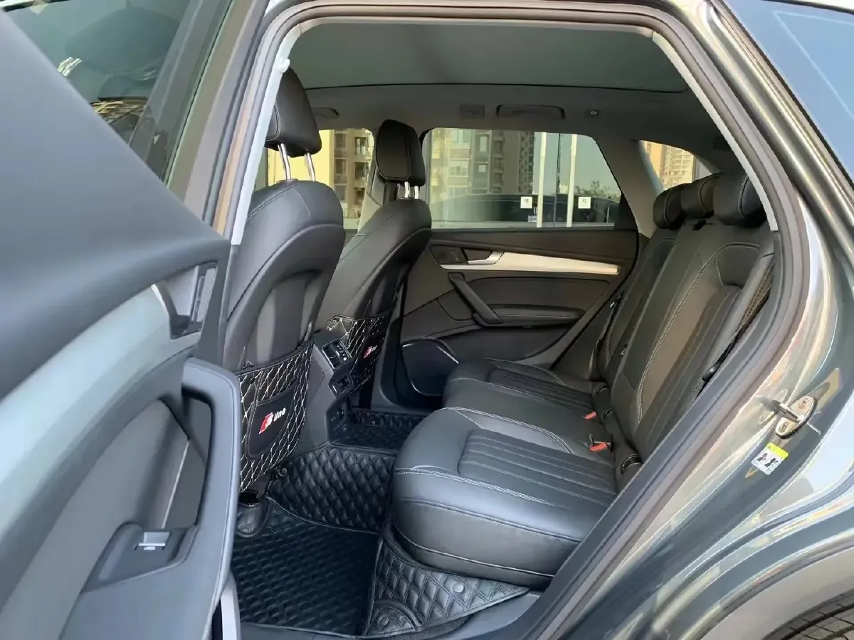 2020 Audi Q5L 2.0T 190HP L4 7DCT,autocango,china used car exporter,china ev exporter,chinese used car exporter,chinese used ev exporter