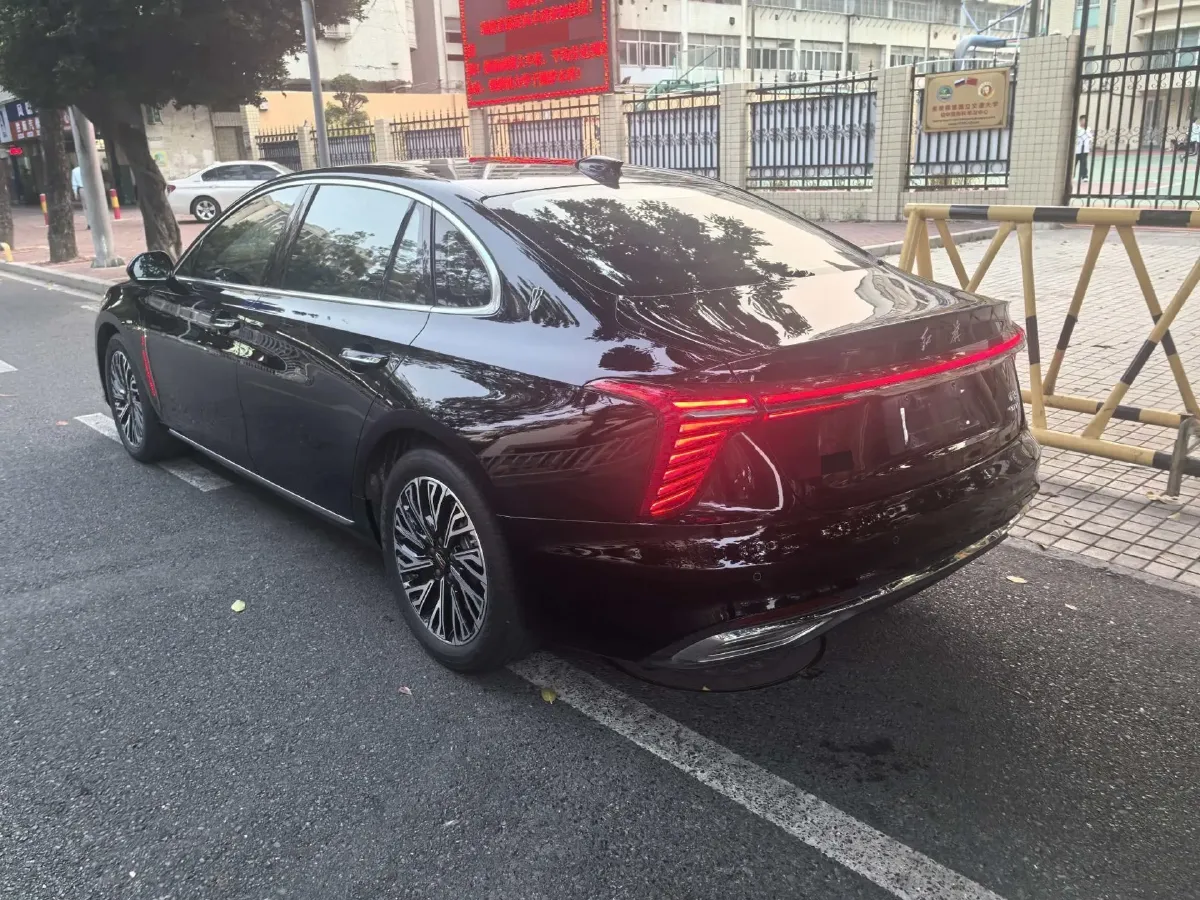 2025 HongQi H5 1.5T 169HP L4 1DHT Hybrid,autocango,china used car exporter,china ev exporter,chinese used car exporter,chinese used ev exporter