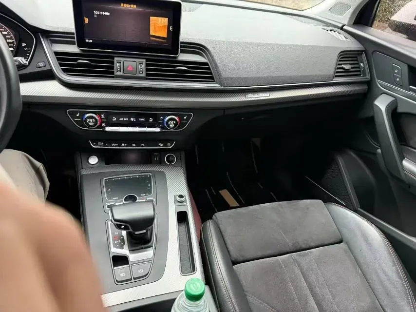 2020 Audi Q5L 2.0T 252HP L4 7DCT,autocango,china used car exporter,china ev exporter,chinese used car exporter,chinese used ev exporter