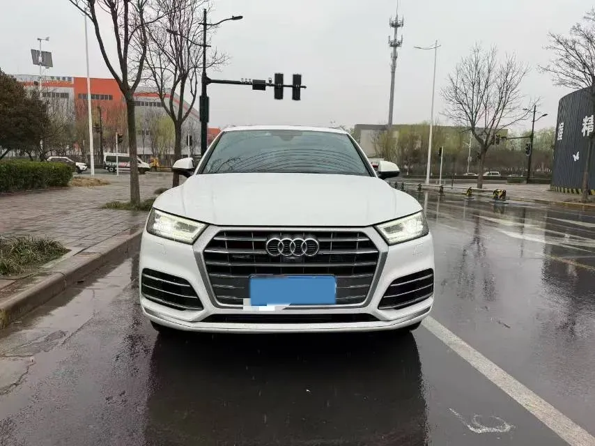 2020 Audi Q5L 2.0T 252HP L4 7DCT,autocango,china used car exporter,china ev exporter,chinese used car exporter,chinese used ev exporter