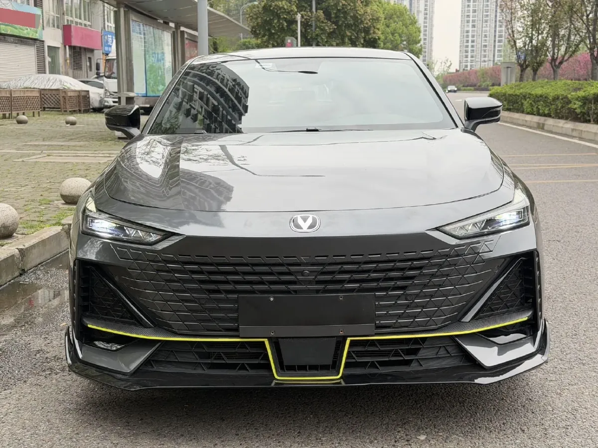 2022 ChangAn UNI-V 1.5T 188HP L4 7DCT,autocango,china used car exporter,china ev exporter,chinese used car exporter,chinese used ev exporter