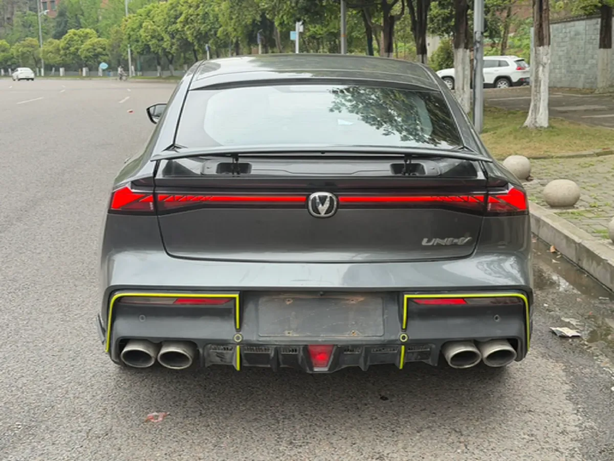 2022 ChangAn UNI-V 1.5T 188HP L4 7DCT,autocango,china used car exporter,china ev exporter,chinese used car exporter,chinese used ev exporter