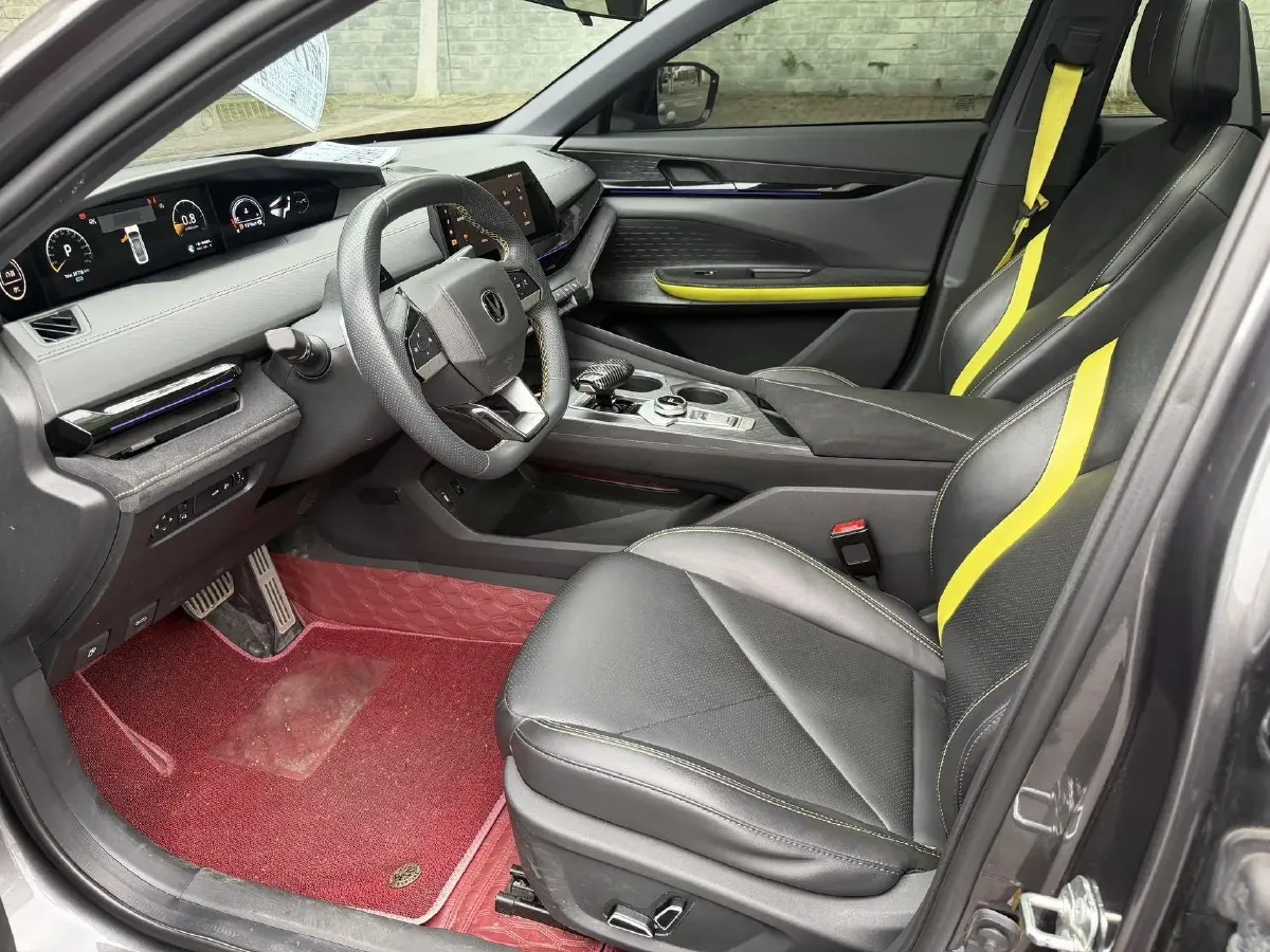 2022 ChangAn UNI-V 1.5T 188HP L4 7DCT,autocango,china used car exporter,china ev exporter,chinese used car exporter,chinese used ev exporter