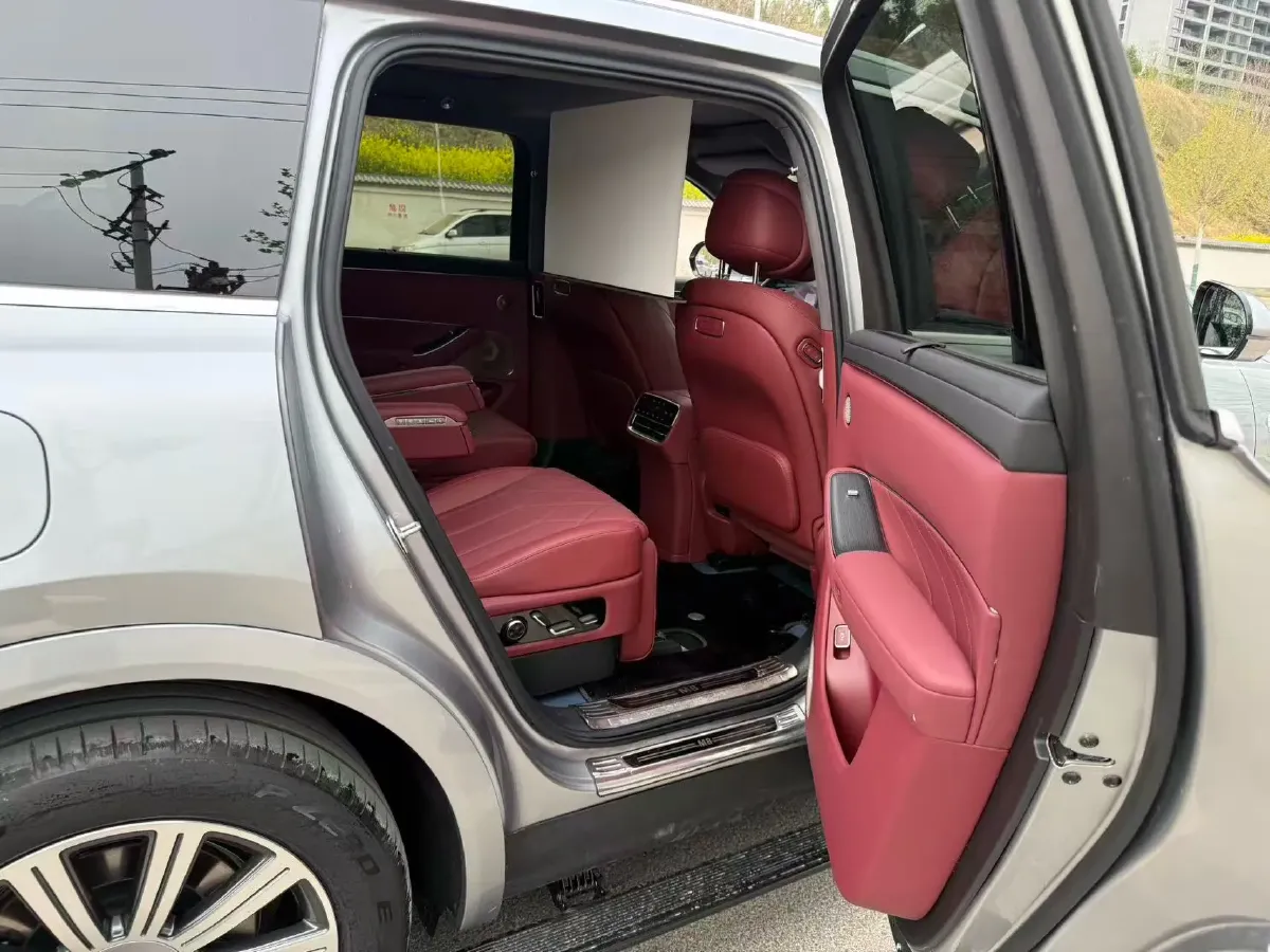 2025 AITO AITO M8 REEV 160HP REEV 53.4KWH,autocango,china used car exporter,china ev exporter,chinese used car exporter,chinese used ev exporter