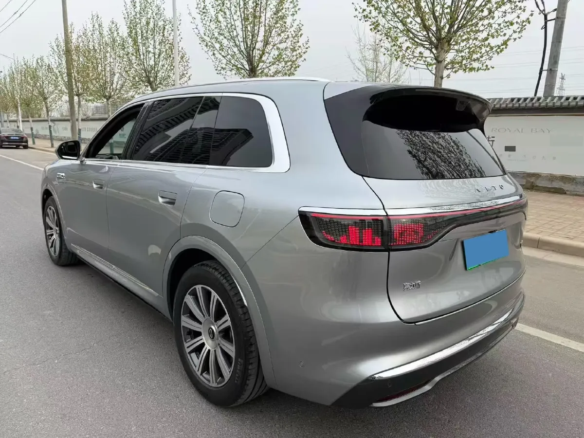 2025 AITO AITO M8 REEV 160HP REEV 53.4KWH,autocango,china used car exporter,china ev exporter,chinese used car exporter,chinese used ev exporter