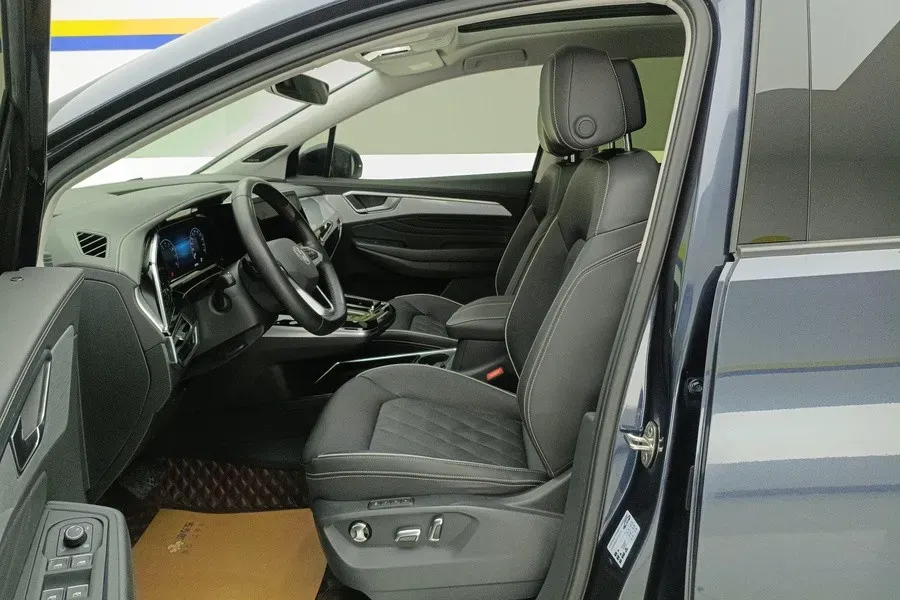 2021 Volkswagen Talagon 2.0T 220HP L4 7DCT,autocango,china used car exporter,china ev exporter,chinese used car exporter,chinese used ev exporter