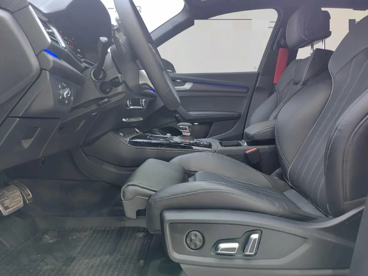 2023 Audi Q5L 2.0T 245HP L4 7DCT,autocango,china used car exporter,china ev exporter,chinese used car exporter,chinese used ev exporter