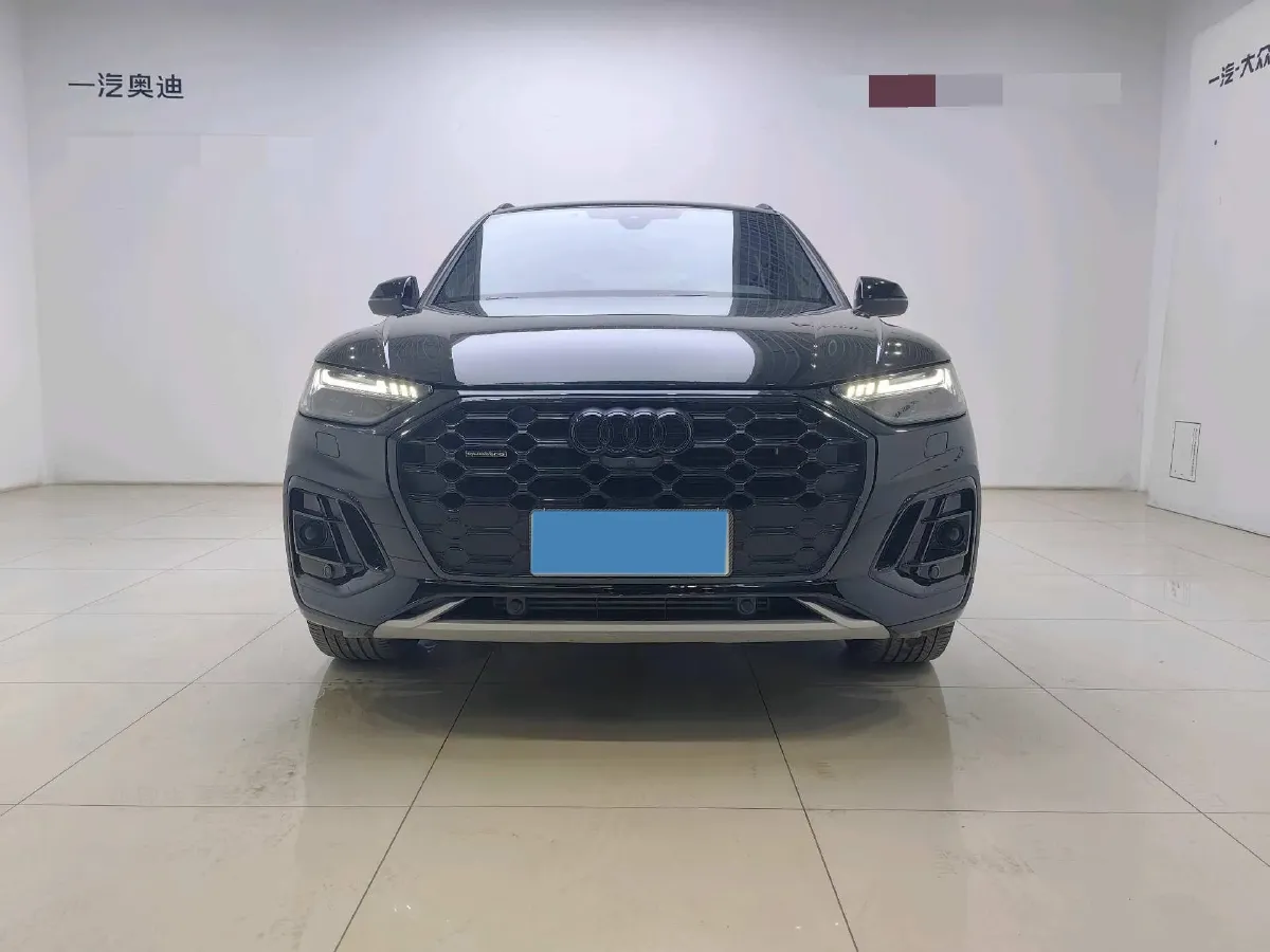 2023 Audi Q5L 2.0T 245HP L4 7DCT,autocango,china used car exporter,china ev exporter,chinese used car exporter,chinese used ev exporter